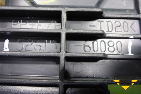 Кронштейн заднего бампера центральный (после 2012г) (5261560080) для Toyota Land Cruiser (200) с 2008г