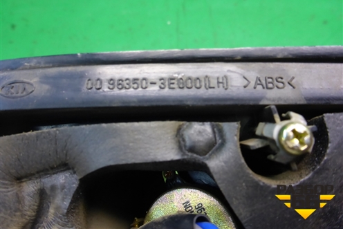 Накладка двери передней левой уголок (963503E000) для Kia Sorento I с 2002-2011г