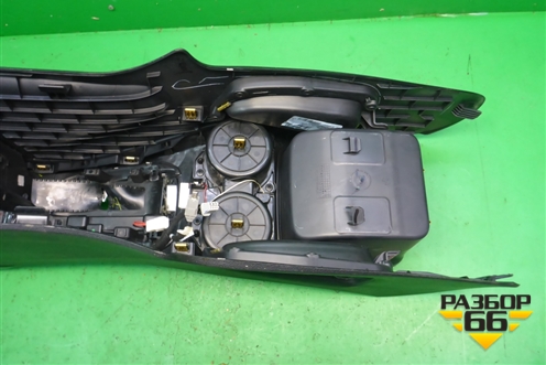 Подлокотник (после 2011г) (1TH471XBAB) для Dodge Journey с 2009г