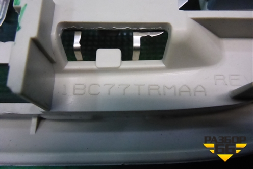 Плафон салонный задний (1BC77TRMAA) для Dodge Journey с 2009г
