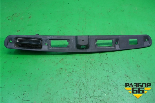 Накладка двери багажника (на подсветку номера) (05178321AG) для Dodge Journey с 2009г