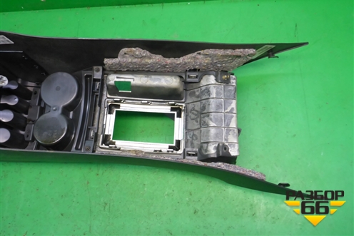 Подлокотник (1057250XDVAB) для Dodge Magnum с 2003-2008г