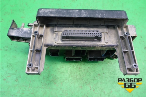 Блок предохранителей подкапотный (P04692026AB) для Dodge Magnum с 2003-2008г