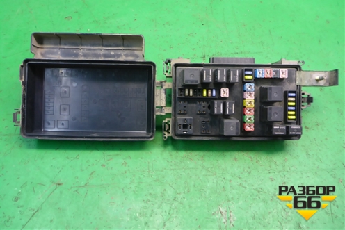 Блок предохранителей подкапотный (P04692026AB) для Dodge Magnum с 2003-2008г