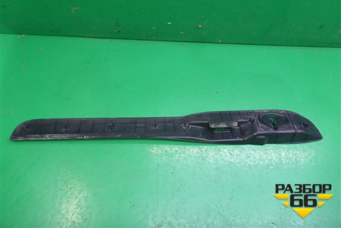 Накладка порога внутренняя переднего левого (в проём) (6791244060) для Toyota Isis c 2004-2018г (Исис)