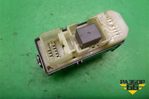 Кнопка стеклоподъёмника (8403044030) для Toyota Isis c 2004-2018г