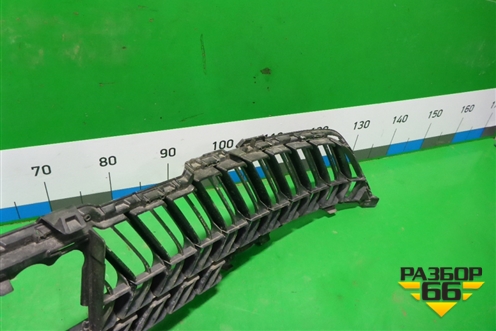 Решетка в передний бампер центральная (после 2022г) (9843208980) для Citroen C5 Aircross с 2018г (С5 Эйркросс)