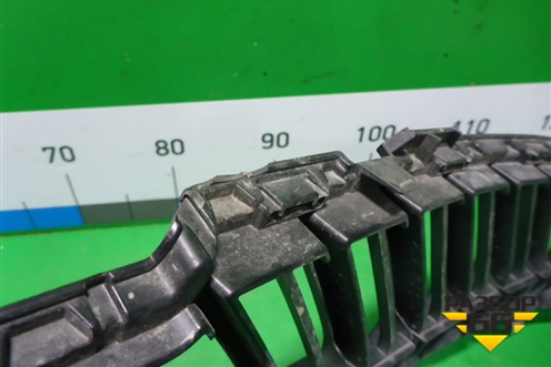 Решетка в передний бампер центральная (после 2022г) (9843208980) для Citroen C5 Aircross с 2018г (С5 Эйркросс)