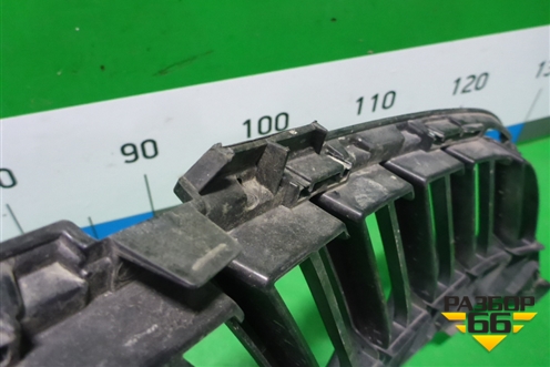 Решетка в передний бампер центральная (после 2022г) (9843208980) для Citroen C5 Aircross с 2018г (С5 Эйркросс)