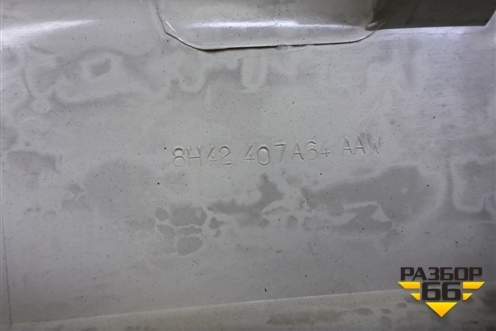 Обшивка двери багажника (верхней двери нижняя) (8H42407A64AAW) для Land Rover Range Rover 3 с 2002-2012г