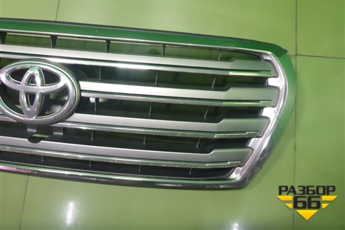 Решетка радиатора (после 2012г до 2015г под камеру) (5311460110) для Toyota Land Cruiser (200) с 2008г