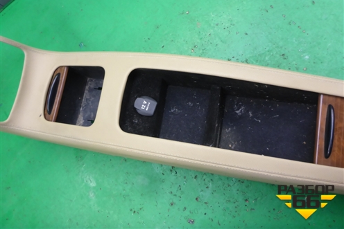 Консоль для Mercedes Benz CLS C219 с 2004-2010г