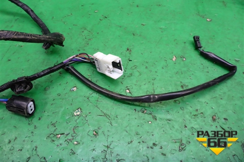 Проводка двери передней правой (8512B827) для Mitsubishi Outlander с 2012-2024г