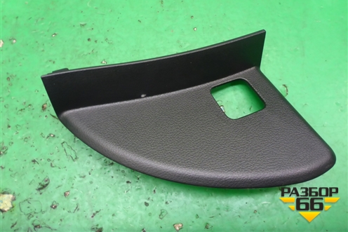 Накладка на торпедо (боковая правая) (8002B130) для Mitsubishi Outlander с 2012-2024г (Аутлендер)