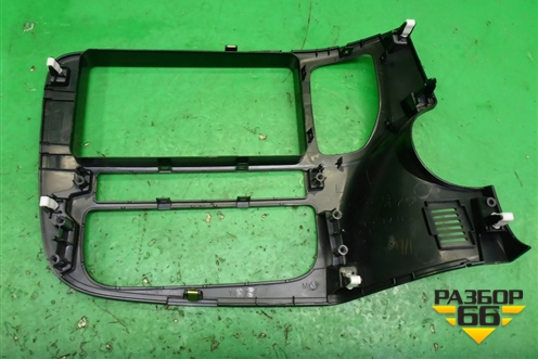 Накладка на торпедо (центральная) (8002B294) для Mitsubishi Outlander с 2012-2024г (Аутлендер)