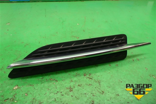 Накладка переднего крыла правого (A1726900479) для Mercedes Benz SLK R172 с 2010-2016г (СЛК)