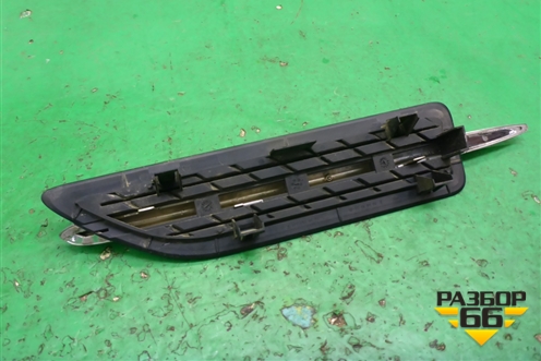 Накладка переднего крыла правого (A1726900479) для Mercedes Benz SLK R172 с 2010-2016г (СЛК)