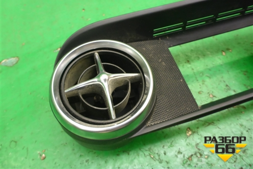 Дефлектор воздушный центральный (A1728300154) для Mercedes Benz SLK R172 с 2010-2016г