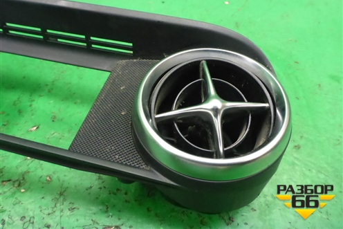 Дефлектор воздушный центральный (A1728300154) для Mercedes Benz SLK R172 с 2010-2016г