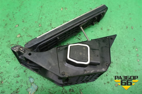 Педаль газа электронная (A2043000204) для Mercedes Benz SLK R172 с 2010-2016г (СЛК)