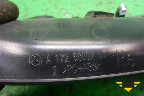 Накладка на торпедо (боковая правая) (A1726800207) для Mercedes Benz SLK R172 с 2010-2016г