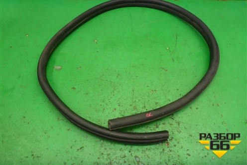 Уплотнитель двери правой (A1726970031) для Mercedes Benz SLK R172 с 2010-2016г