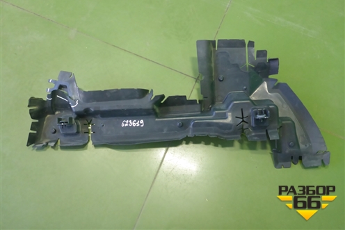 Дефлектор радиатора правый (9808276880) для Citroen Jumpy с 2016г (Джампи)