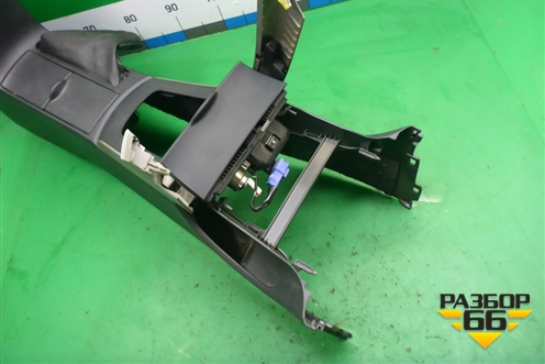 Подлокотник (под механику) (5891112320) для Toyota Corolla (E15) с 2006-2013г (Королла 150)