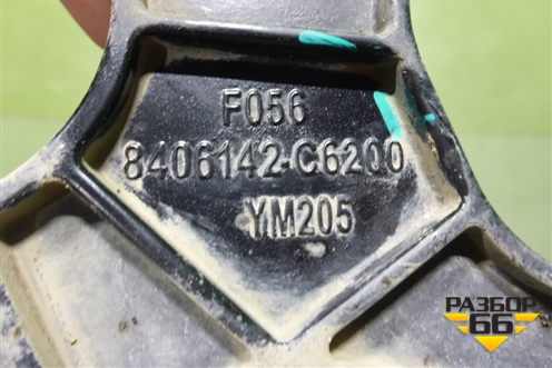 Кронштейн ПТФ  (правый) (8406142C6200) для Dongfeng  DFH4180