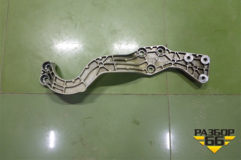 Кронштейн подножки  (правой) (8406162C6200) для Dongfeng  DFH4180
