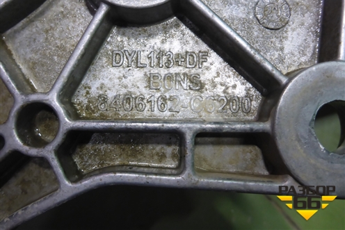 Кронштейн подножки  (правой) (8406162C6200) для Dongfeng  DFH4180