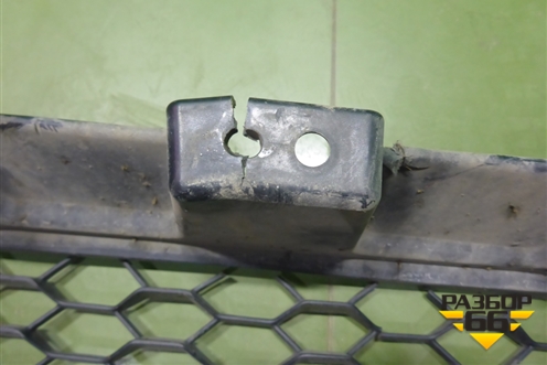 Решетка в бампер центральная  (верхняя) (8406037C6200) для Dongfeng  DFH4180