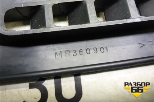 Дефлектор воздушный (MR360901) для Mitsubishi Pajero/Montero с 2007г