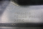 Пыльник переднего крыла правого (MR584916) для Mitsubishi Pajero/Montero с 2007г