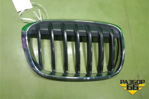 Решетка радиатора правая (7354824) для BMW X1 F48 с 2014г (Х1 Ф48)