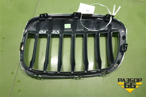 Решетка радиатора правая (7354824) для BMW X1 F48 с 2014г (Х1 Ф48)