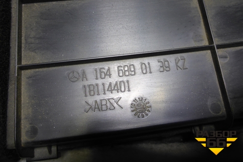 Бардачок (A1646890139) для Mercedes Benz ML-Klass W164 c 2005-2011г (МЛ)
