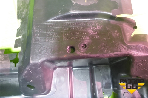 Дефлектор радиатора левый (9812134180) для Citroen Jumpy с 2016г (Джампи)