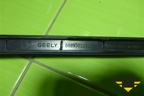 Молдинг лобового стекла левый (8889302230) для Geely Monjaro с 2021г