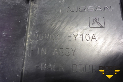 Обшивка двери багажника (90901EY10A) для Nissan Qashqai+2 (JJ10E) с 2008-2013г (Кашкай)