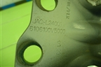 Петля двери передней правой нижняя (6106100V5000) для JAC J7 с 2020-2025г