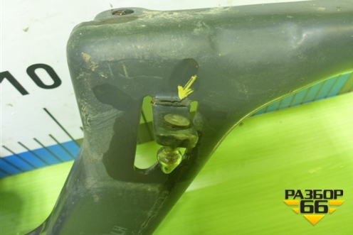 Петля решетки радиатора левая  (84104142) для Volvo TRUCK FH с 2013-2019г (ФШ)