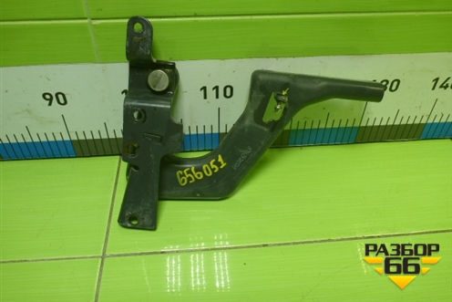 Петля решетки радиатора левая  (84104142) для Volvo TRUCK FH с 2013-2019г (ФШ)