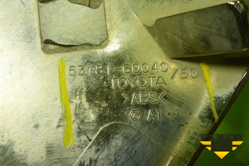 Накладка на решетку радиатора (Правая) (5318160040) для Toyota Land Cruiser (200) с 2008г