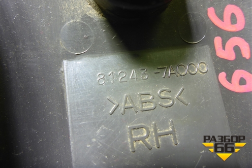 Накладка двери правой  (812437A000) для Hyundai  HD-170 с 2004г