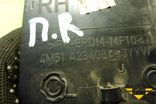 Накладка двери передней правой уголок (4M51A23408AJ3YYW) для Ford Focus 2 с 2008-2011г