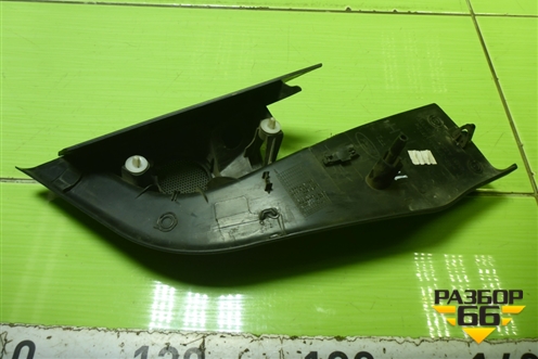 Накладка двери передней левой уголок (4M51A23409AA3YYW) для Ford Focus 2 с 2008-2011г