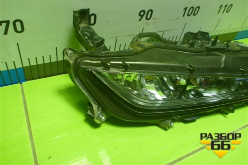Фара противотуманная правая (после 2019г Led) (8121048060) для Lexus RX 350 c 2015г