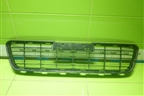 Решетка в передний бампер центральная (531120K120) для Toyota Hilux с 2015-2025г (Хайлюкс)