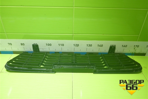 Решетка в передний бампер центральная (531120K120) для Toyota Hilux с 2015-2025г (Хайлюкс)